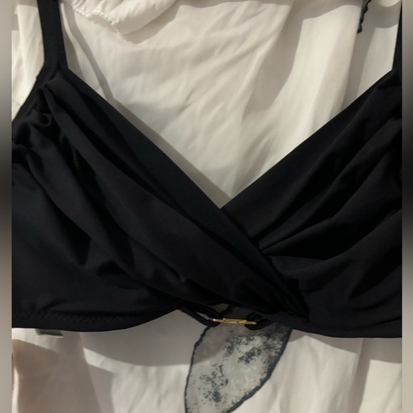 🆕Perla bikini top👙 - Picture 1 of 9
